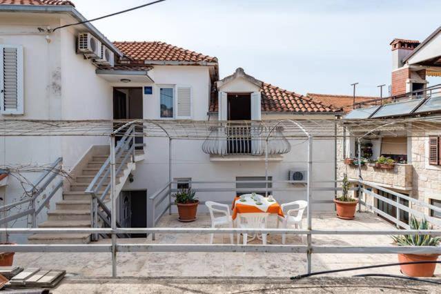 Apartments Lima Lazaneo Jelsa  Exterior photo