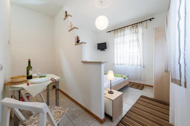 Apartments Lima Lazaneo Jelsa  Exterior photo