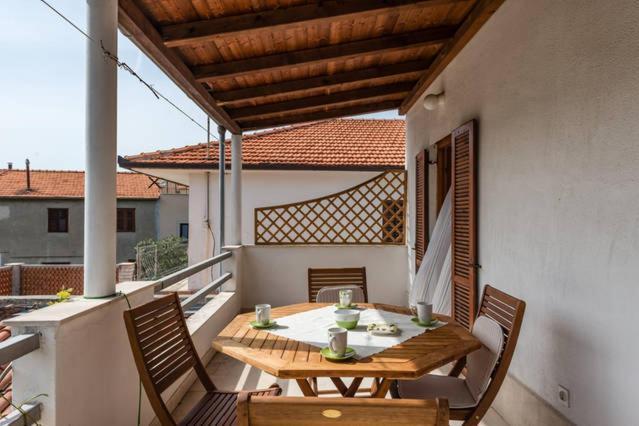 Apartments Lima Lazaneo Jelsa  Exterior photo
